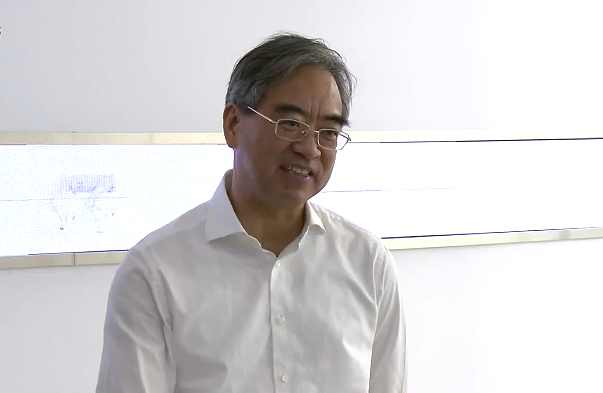 曾赞荣调研创新型产业发展工作